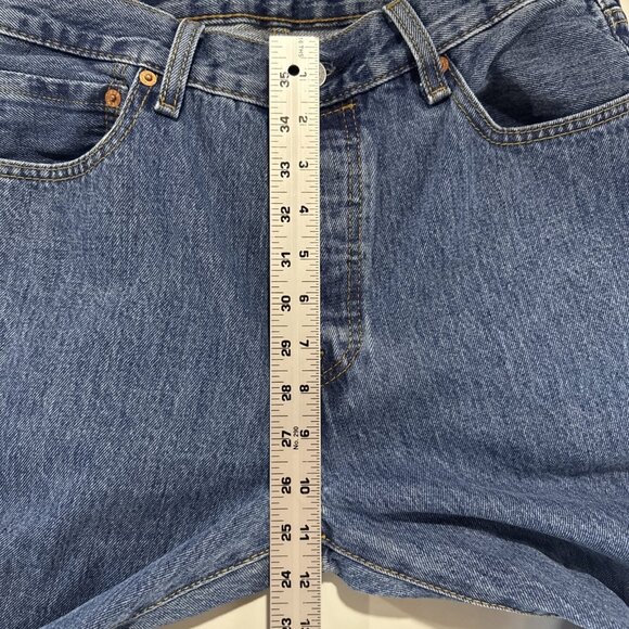 Levis 501 Jeans Mens 32x30 Blue Original Fit Straight Mid Rise Medium Wash Denim - Picture 8 of 11
